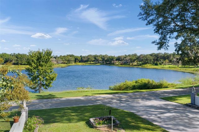 521 E MIRROR LAKE DRIVE, Fruitland Park, FL 34731