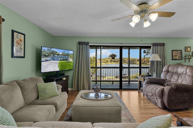 521 E MIRROR LAKE DRIVE, Fruitland Park, FL 34731