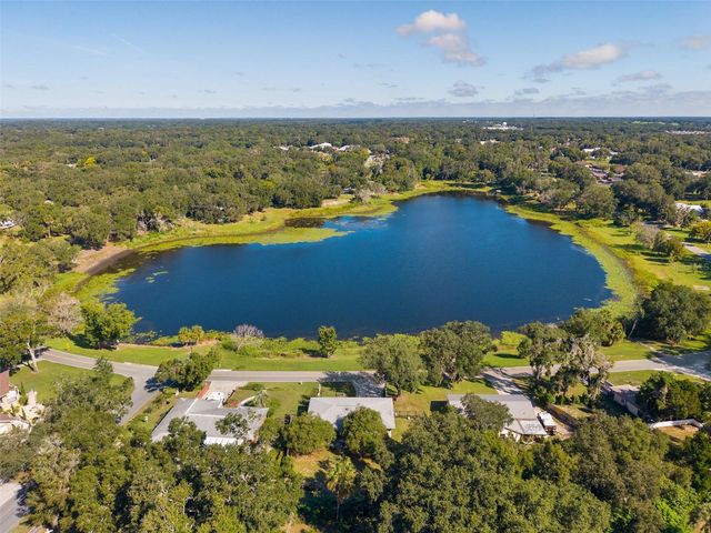 521 E MIRROR LAKE DRIVE, Fruitland Park, FL 34731