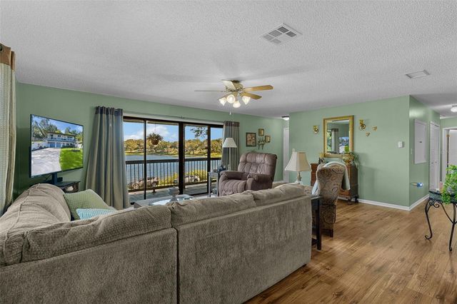 521 E MIRROR LAKE DRIVE, Fruitland Park, FL 34731