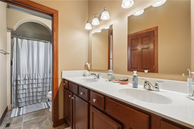 5501 Mayfair St, Cedar Rapids, IA 52404