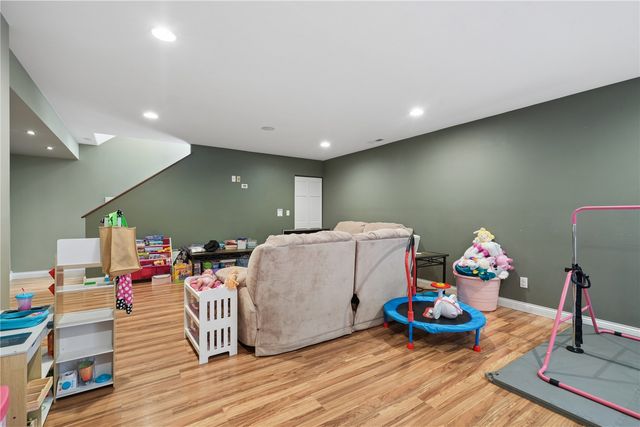 5501 Mayfair St, Cedar Rapids, IA 52404