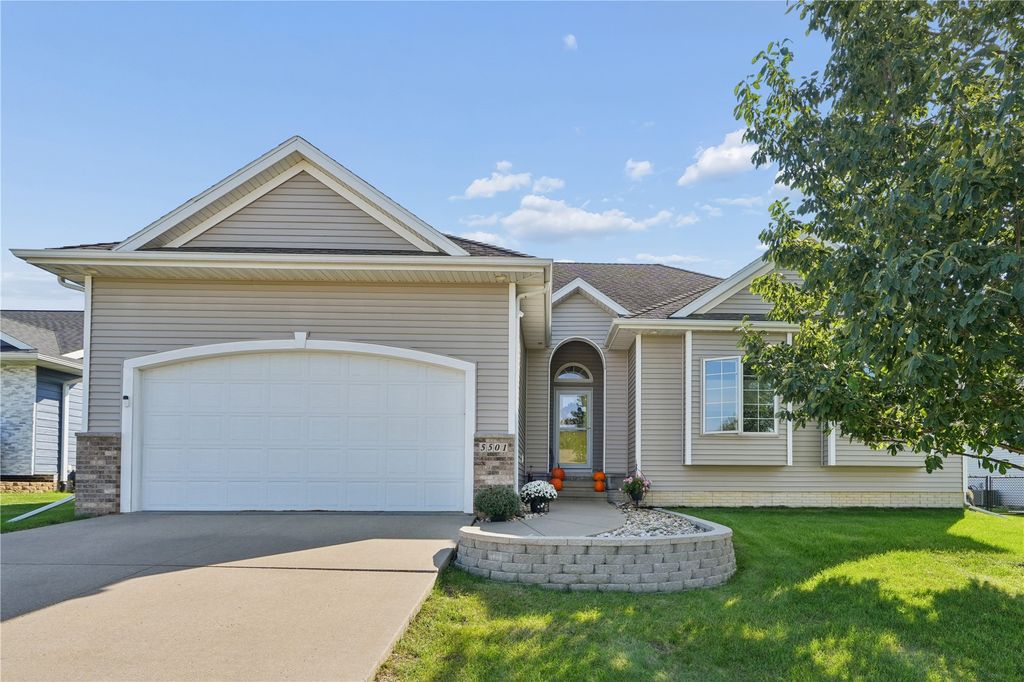 5501 Mayfair St, Cedar Rapids, IA 52404