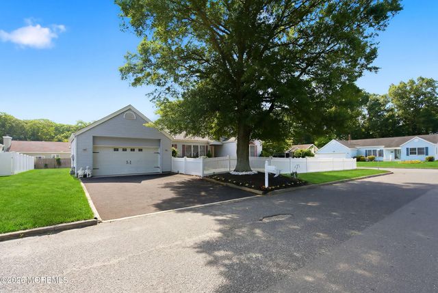 101 Foxwood Lane, Forked River, NJ 08731