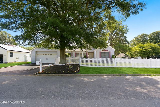 101 Foxwood Lane, Forked River, NJ 08731