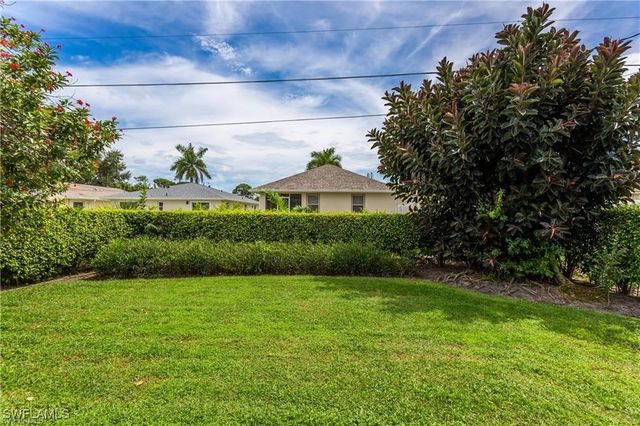 630 95th AVE N S, Naples, FL 34108