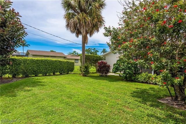 630 95th AVE N S, Naples, FL 34108