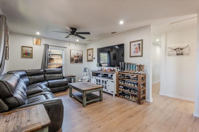 732 Ravine Street, Emory, TX 75440