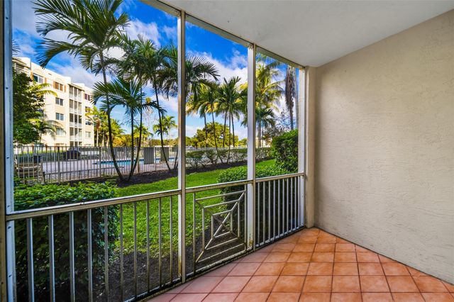3500 OAKS CLUBHOUSE Drive 102, Pompano Beach, FL 33069