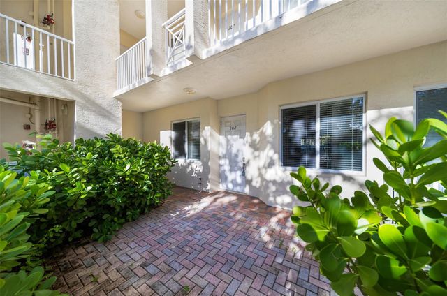 3500 OAKS CLUBHOUSE Drive 102, Pompano Beach, FL 33069