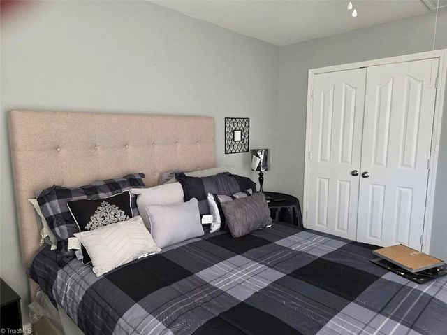 4939 Mount Hope Drive, Winston-salem, NC 27107