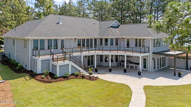 106 Mace Point, West End, NC 27376