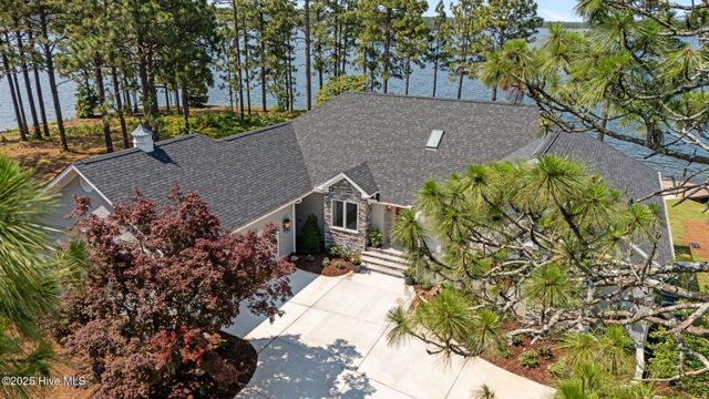 106 Mace Point, West End, NC 27376