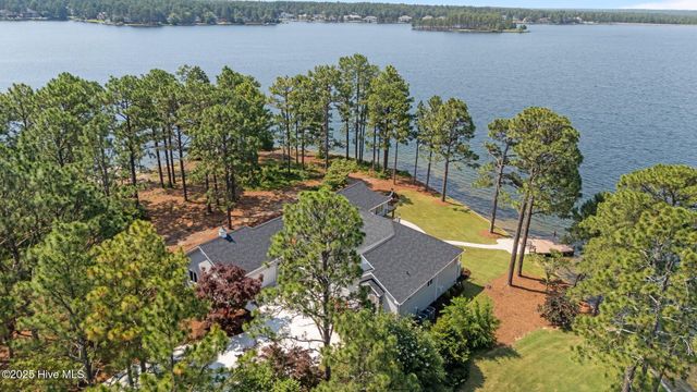 106 Mace Point, West End, NC 27376