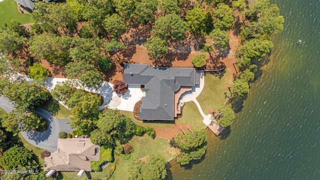 106 Mace Point, West End, NC 27376