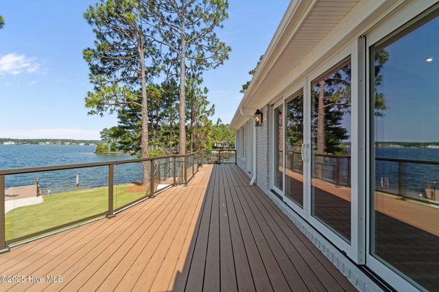 106 Mace Point, West End, NC 27376