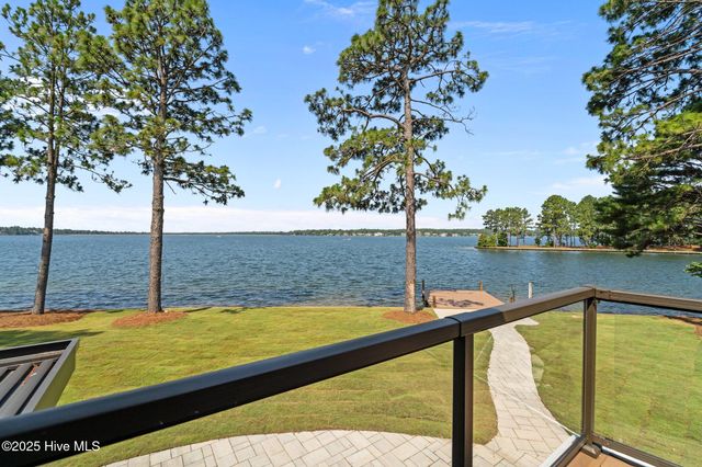 106 Mace Point, West End, NC 27376