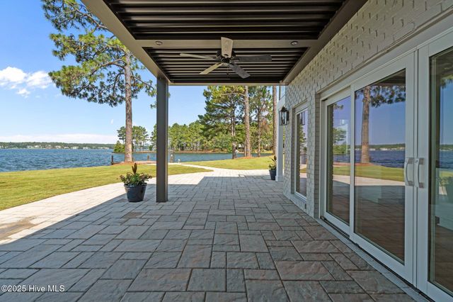 106 Mace Point, West End, NC 27376