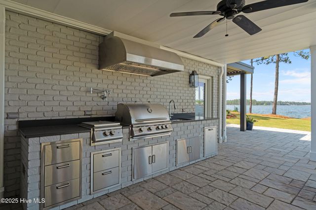 106 Mace Point, West End, NC 27376