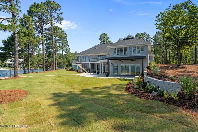 106 Mace Point, West End, NC 27376