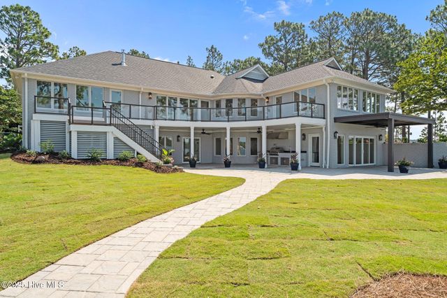 106 Mace Point, West End, NC 27376