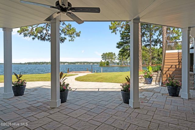 106 Mace Point, West End, NC 27376