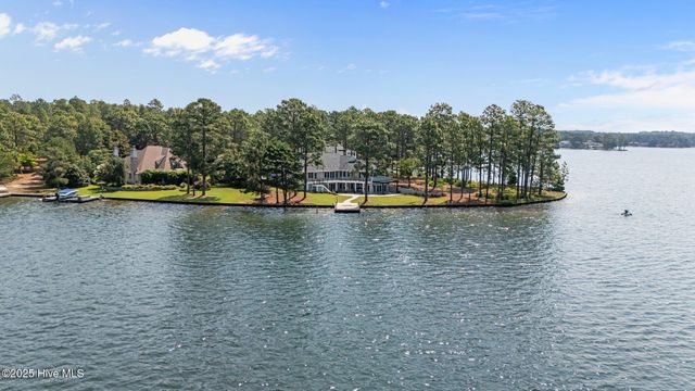 106 Mace Point, West End, NC 27376