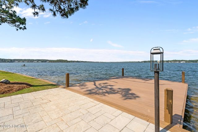 106 Mace Point, West End, NC 27376