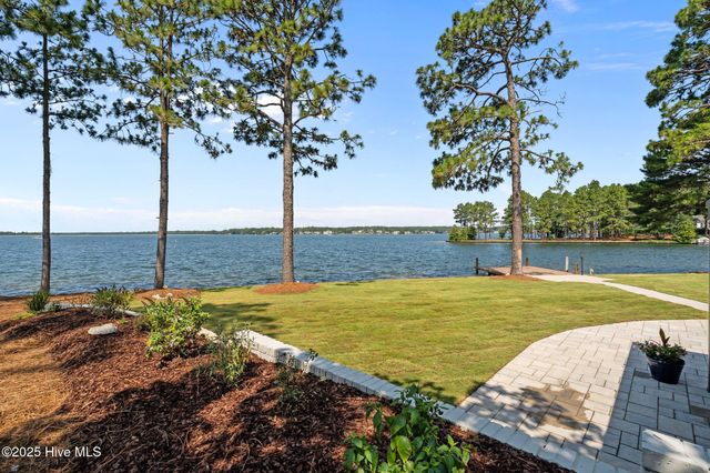 106 Mace Point, West End, NC 27376