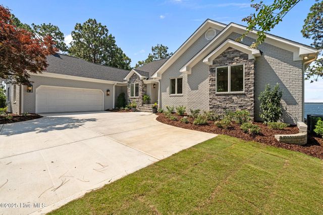 106 Mace Point, West End, NC 27376