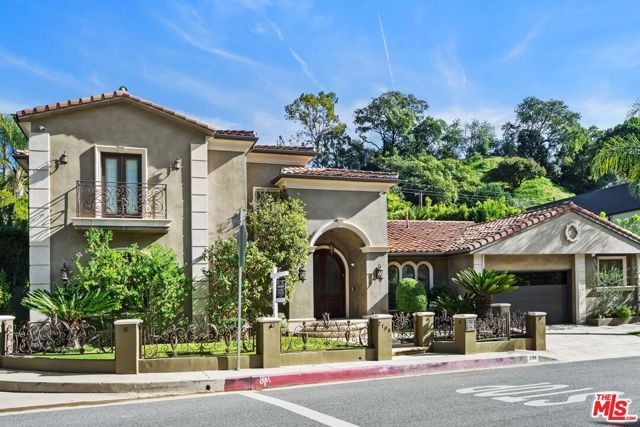 2108 San Ysidro Drive, Beverly Hills, CA 90210