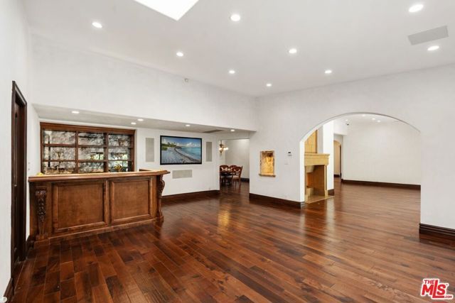 2108 San Ysidro Drive, Beverly Hills, CA 90210