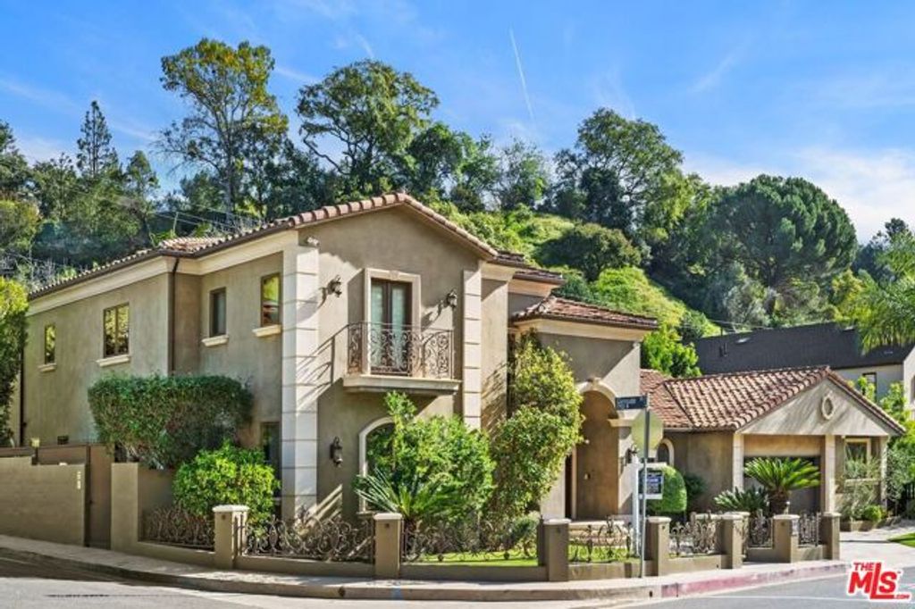2108 San Ysidro Drive, Beverly Hills, CA 90210
