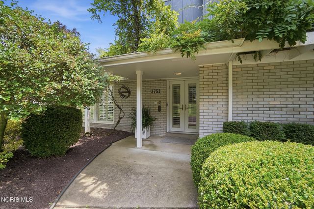 3751 Sulphur Spring Road, Ottawa Hills, OH 43606