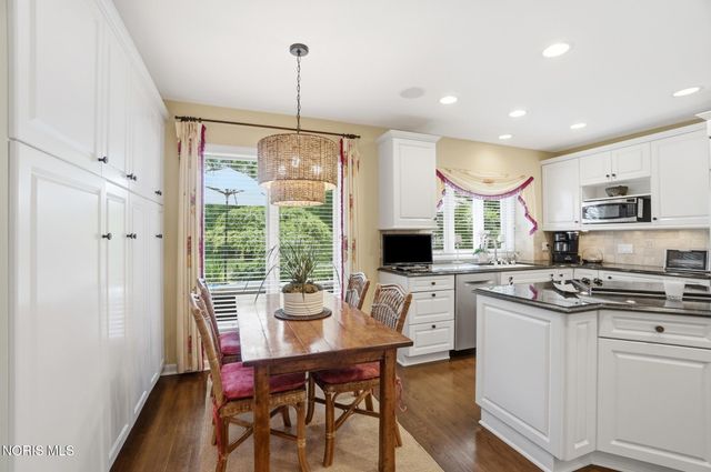 3751 Sulphur Spring Road, Ottawa Hills, OH 43606