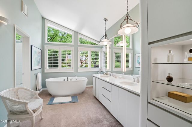 3751 Sulphur Spring Road, Ottawa Hills, OH 43606