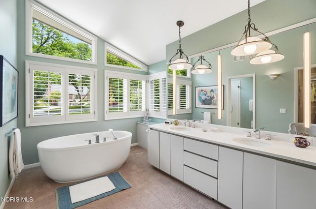 3751 Sulphur Spring Road, Ottawa Hills, OH 43606