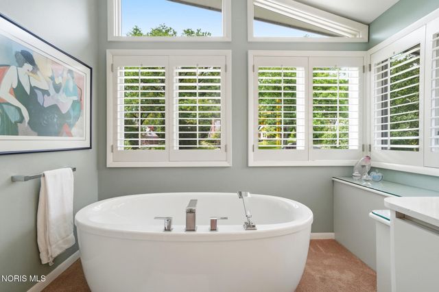 3751 Sulphur Spring Road, Ottawa Hills, OH 43606