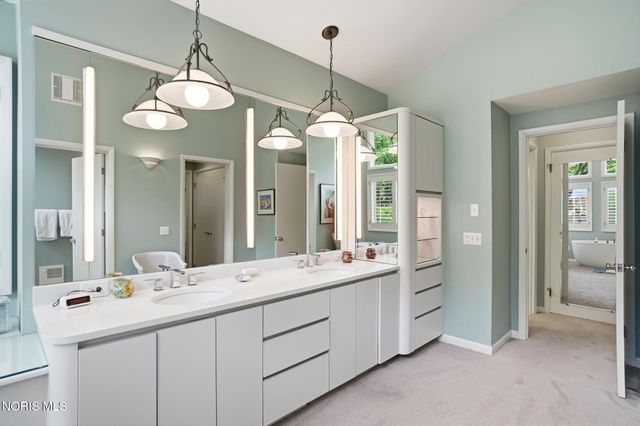 3751 Sulphur Spring Road, Ottawa Hills, OH 43606