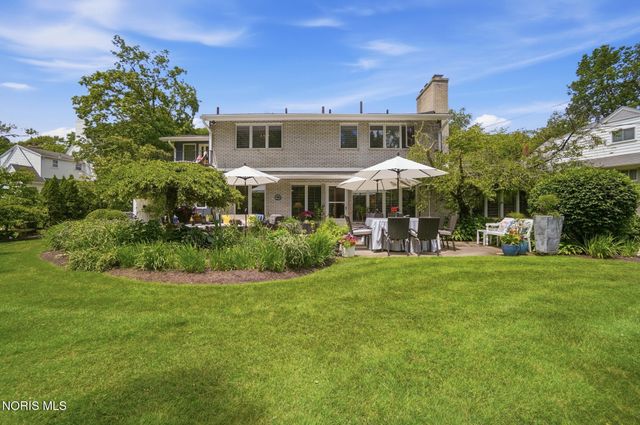 3751 Sulphur Spring Road, Ottawa Hills, OH 43606