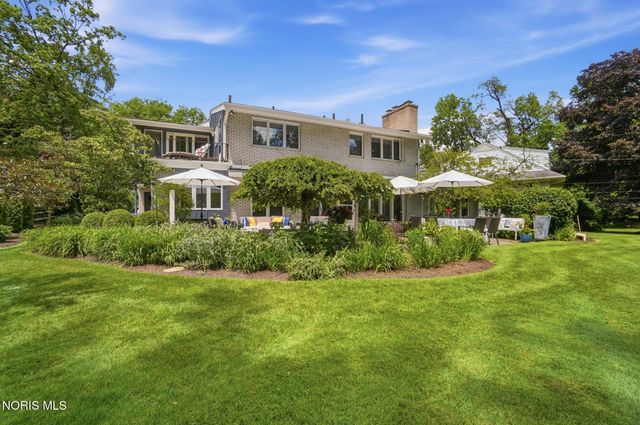 3751 Sulphur Spring Road, Ottawa Hills, OH 43606