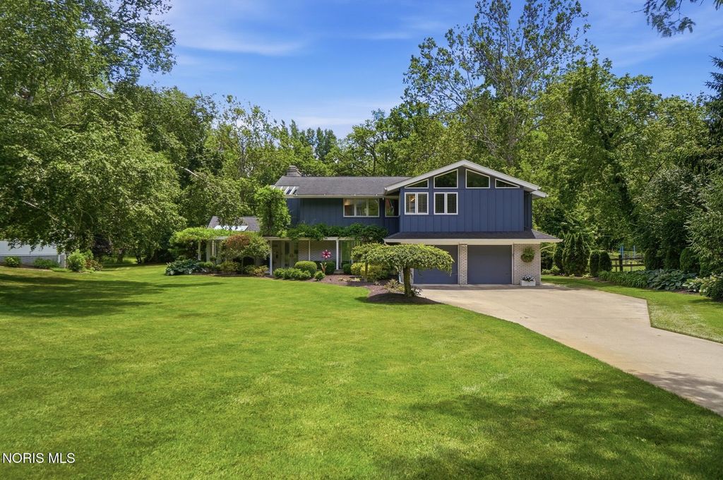 3751 Sulphur Spring Road, Ottawa Hills, OH 43606
