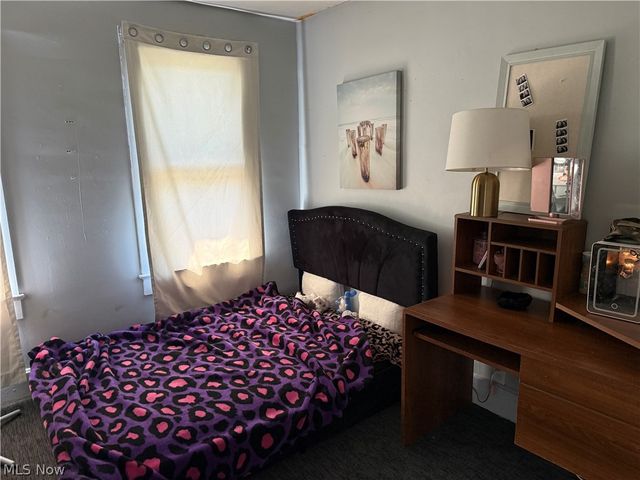 128 W 8th Street, Uhrichsville, OH 44683