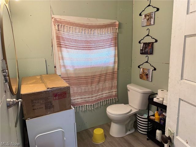 128 W 8th Street, Uhrichsville, OH 44683