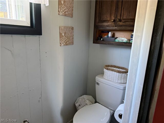 128 W 8th Street, Uhrichsville, OH 44683