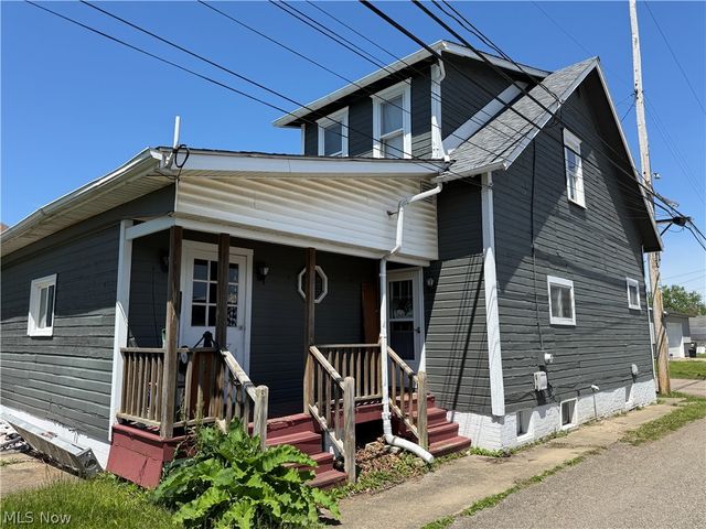 128 W 8th Street, Uhrichsville, OH 44683