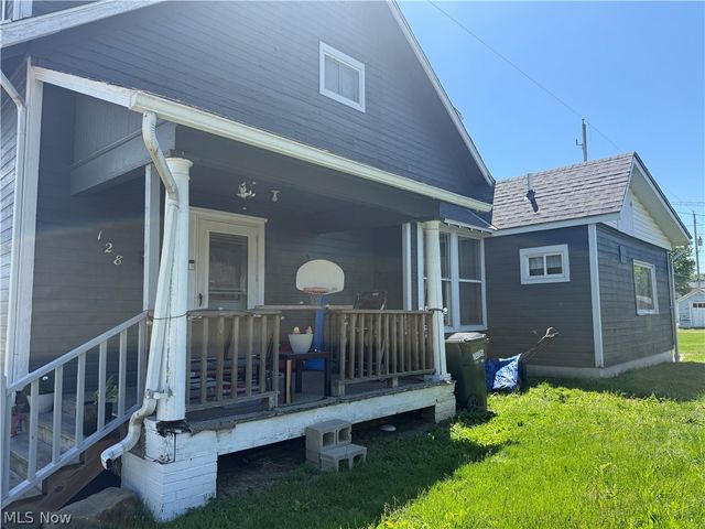 128 W 8th Street, Uhrichsville, OH 44683