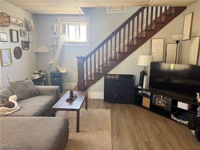 128 W 8th Street, Uhrichsville, OH 44683