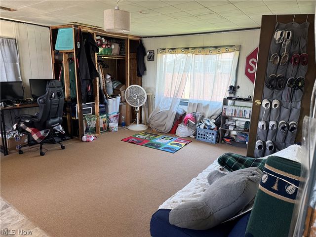 128 W 8th Street, Uhrichsville, OH 44683