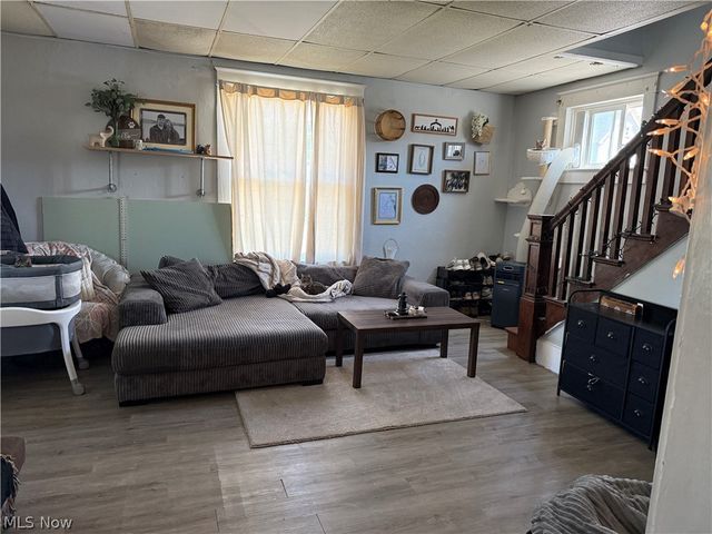 128 W 8th Street, Uhrichsville, OH 44683